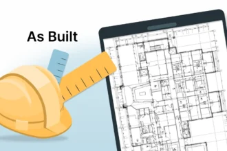 Imagem de um tablet exibindo um projeto de arquitetura, junto a um capacete de construção e uma fita métrica, simbolizando construção e planejamento de obras.